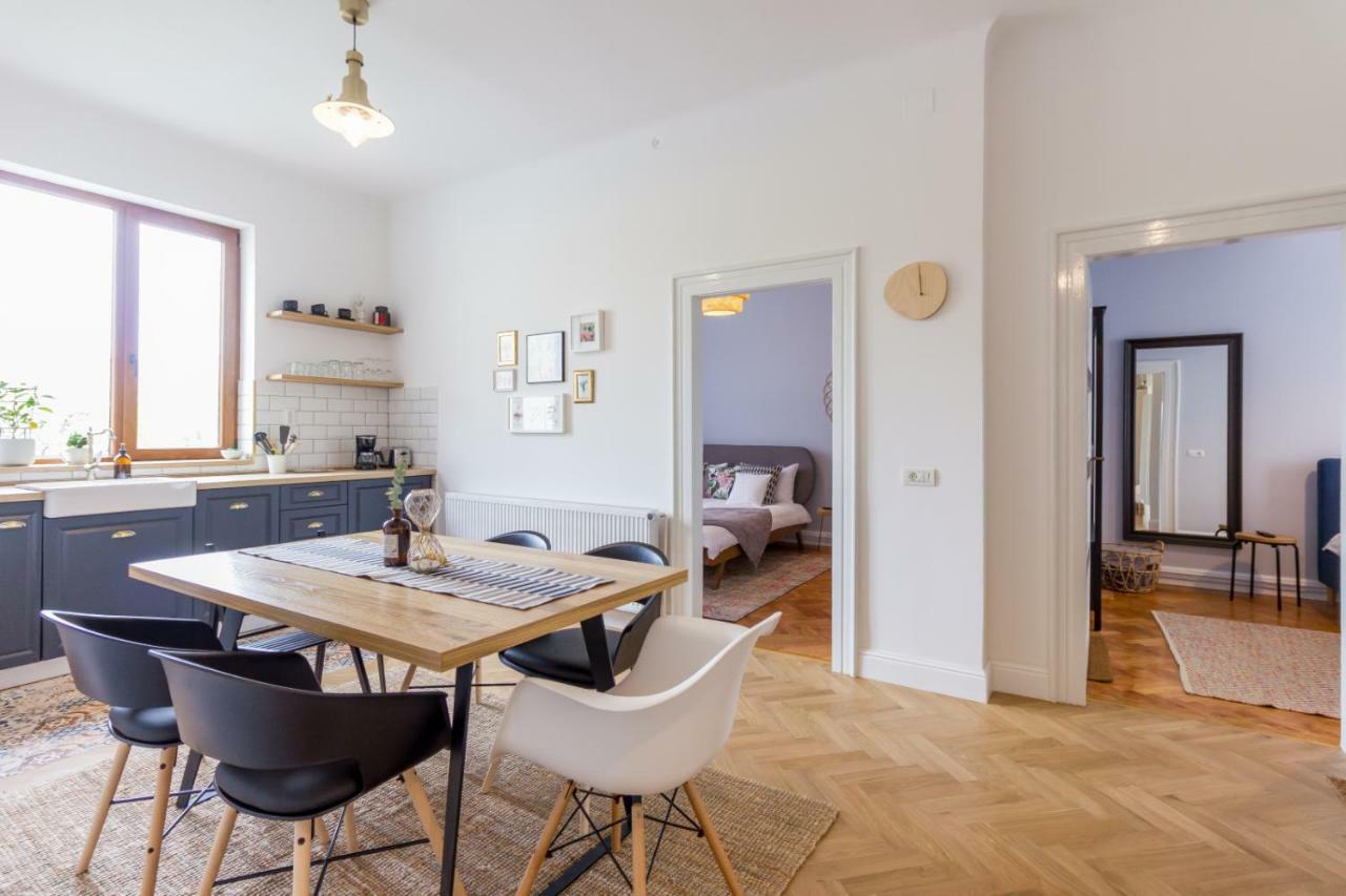 City Chic 3 Bedroom Apartment Cluj-Napoca Exterior photo